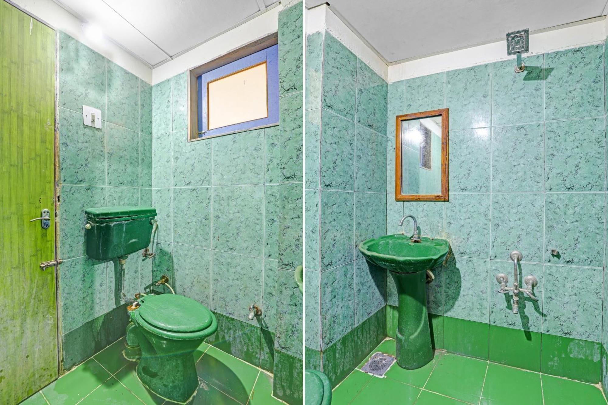 Hotel Velvet Rajkot Bagian luar foto